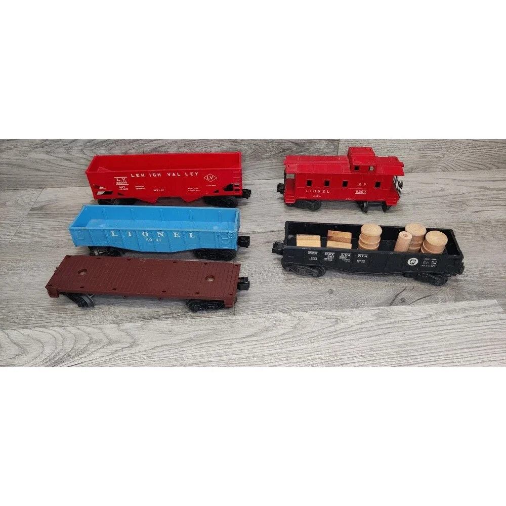 Lionel O Gauge 5 Car Lot: 6257 Caboose, 25000 Lehigh Hopper, 6462 Gondola w/Load
